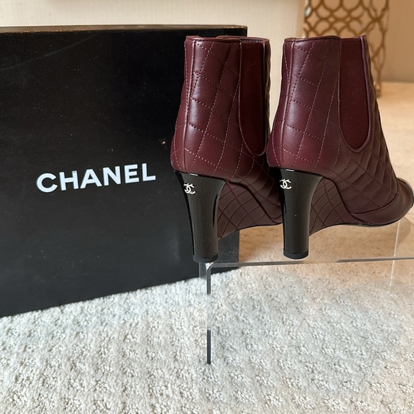 CHANEL Quilted Boots Burgundy and Black Toe Preloved Pristine condition - Picture 3 of 13